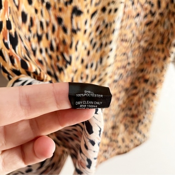 LE SUPERBE Cheetah - Print Walking Safari Shirt - Picture 10 of 13